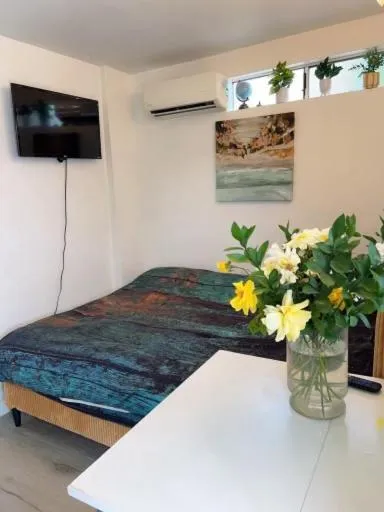 private & Quiet unit D Bed & bath，位于罗斯米德的酒店