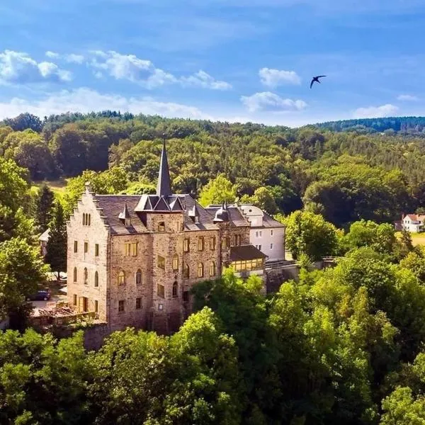 Hotel & Restaurant Schloss Weißenburg，位于Ranis的酒店