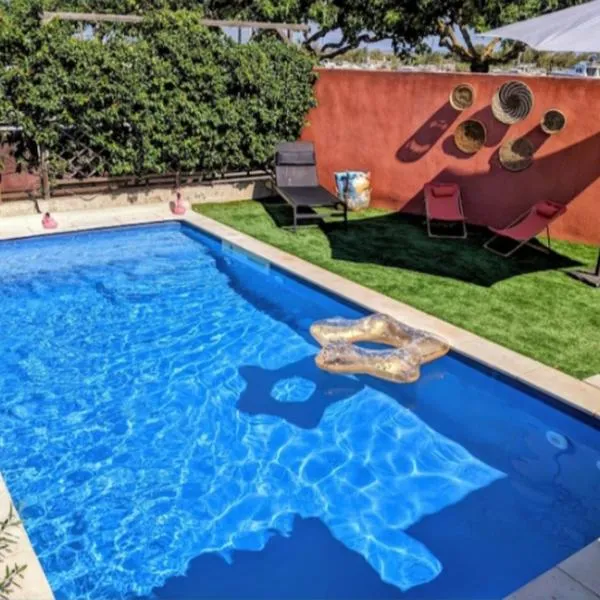 La Cabane des Mouts- Piscine -Clim，位于弗勒里的酒店