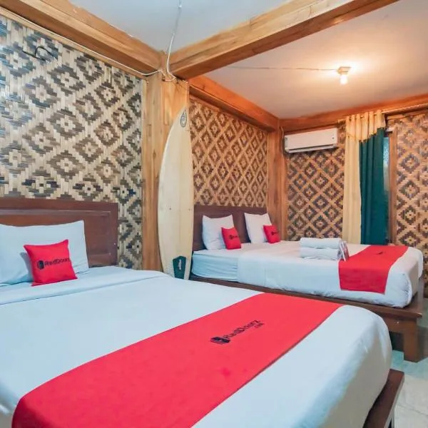 RedDoorz near Pantai Karang Hawu Pelabuhan Ratu，位于南海的酒店