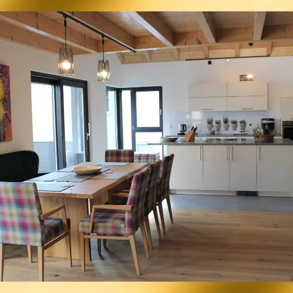 INVITA Natur-Chalets Penthouse - Familienurlaub im Schwarzwald - 240qm，位于巴特迪尔海姆的酒店