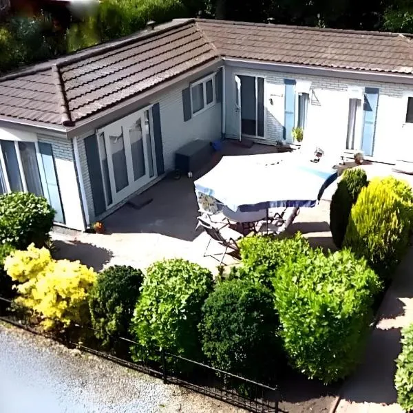 Chalet 42 'Vuursteenberg' Bospark IJsselheide Zwolle Hattemerbroek，位于Hattemerbroek的酒店