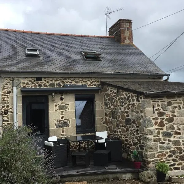 Maison en pierre à la campagne proche de la mer，位于Plourhan的酒店