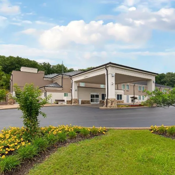 快捷假日飓风米尔斯韦弗利酒店，位于Hurricane Mills的酒店