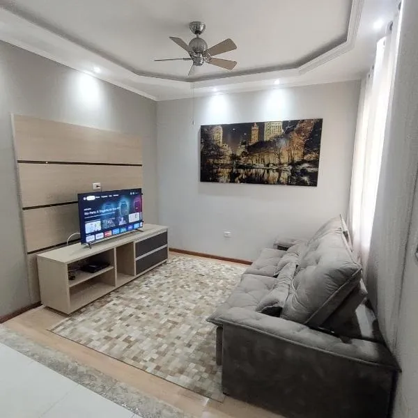 Casa com garagem, ar condicionado, sala tv e jantar, cozinha completa e lavanderia，位于陶巴特的酒店