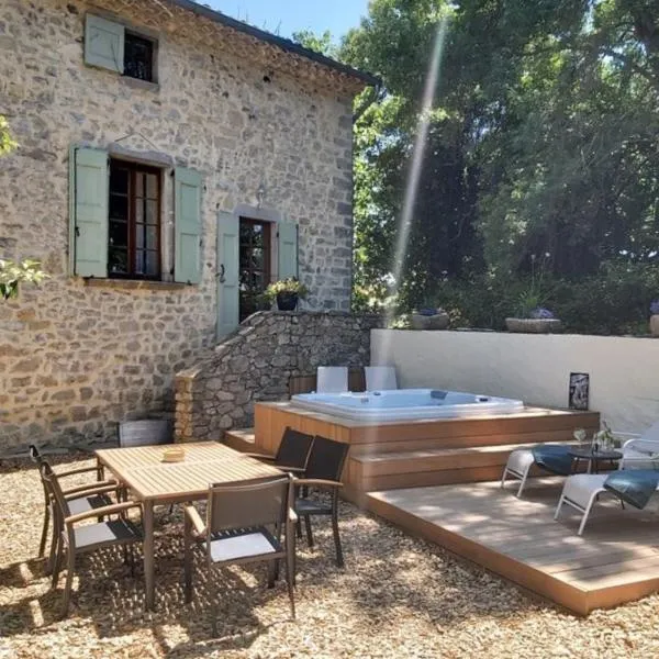 Mas du moulin neuf, holidayhome with private garden and jacuzzi，位于圣伊波利特迪福尔的酒店