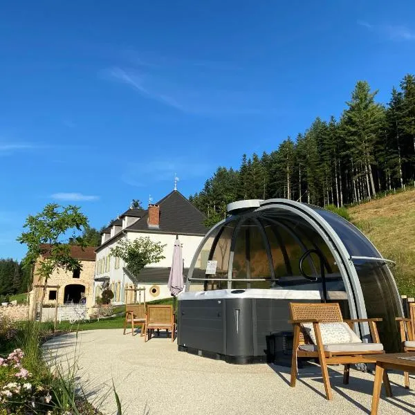 Le Domaine de la Source - Jacuzzi - Cadre et Tranquillité，位于Chauffailles的酒店
