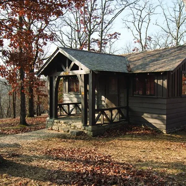 Camp Pin Oak，位于Kaiser的酒店