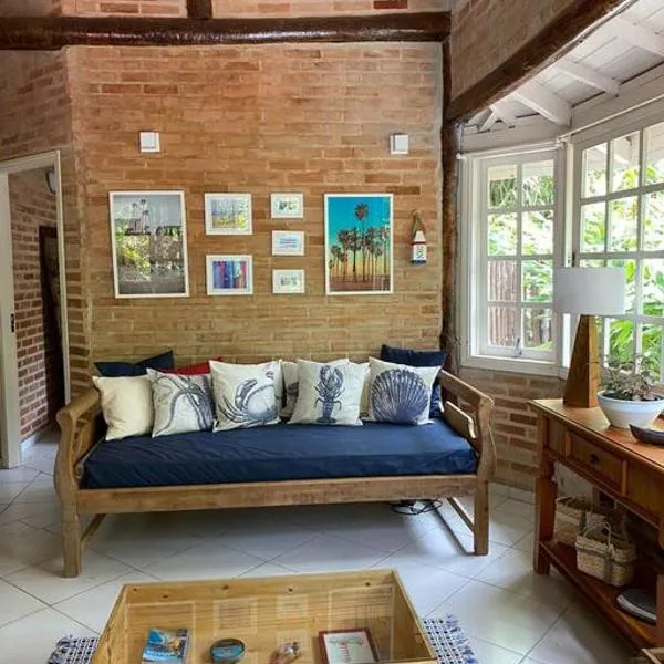 Casa charmosa em Juquehy cercada de verde, 2 quartos com churrasqueira，位于圣塞巴斯蒂安的酒店