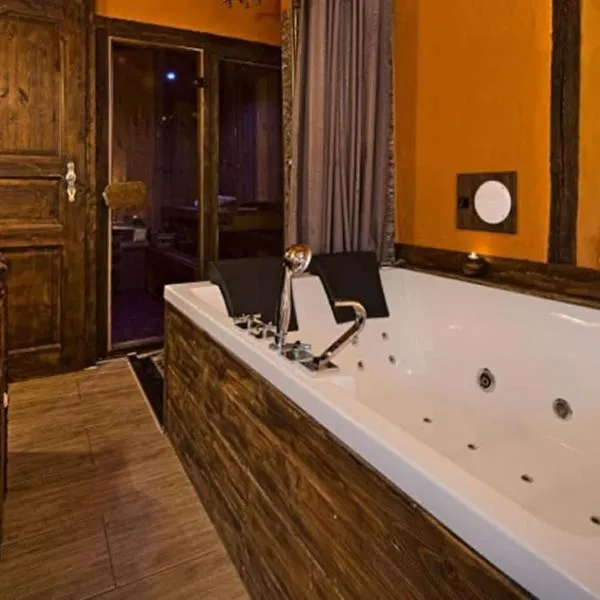 Ferienhaus-Sauna Pool Whirlpool，位于格里马的酒店