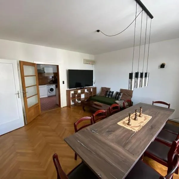Herrenhaus Höniger Flughafen 11Min/Wienmitte 12Min，位于维也纳的酒店