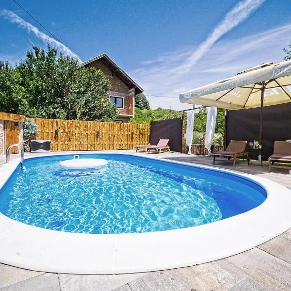 Nice Home In Hrvatska Kostajnica，位于Hrvatska Kostajnica的酒店