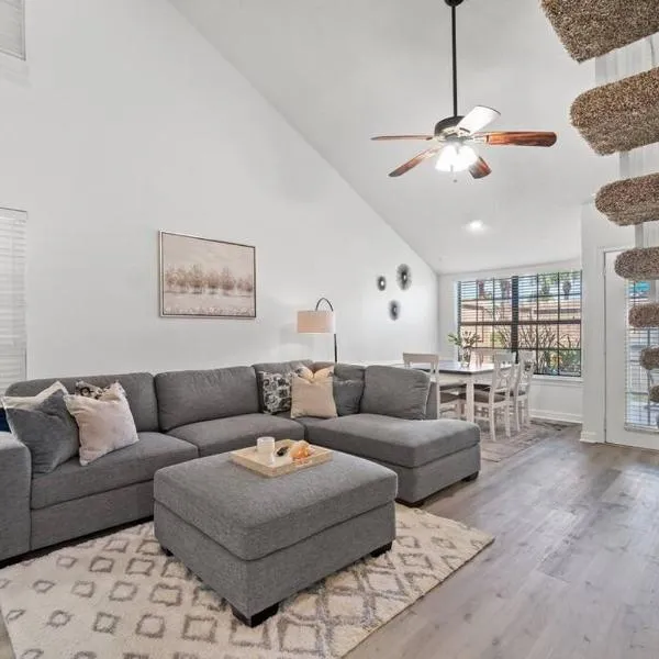 Renovated Townhome 5 mins walk to Beach, in the best resort in PCB, Horizon South,位于巴拿马城海滩的酒店