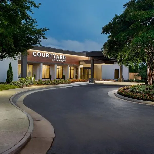 Courtyard by Marriott Charlottesville,位于夏洛茨维尔的酒店