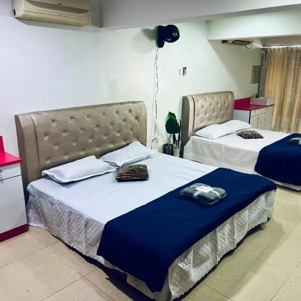 Family Room with shared Bathroom，位于瓜拉丁加奴的酒店