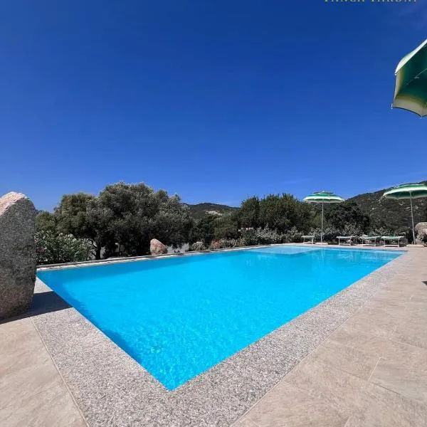 Agriturismo Bed and Breakfast Tanca Taroni，位于Telti的酒店