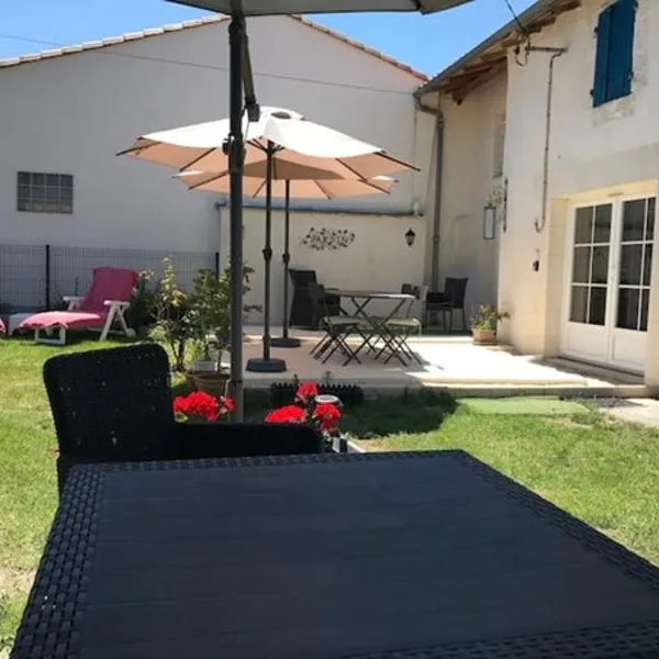 Tess Cottage，位于Brie-sous-Mortagne的酒店
