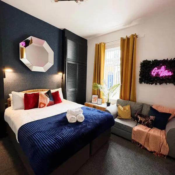 A&A Luxury Stay Rosedale St - Chic, Modern, City Centre, Neon Decor，位于锡厄姆的酒店