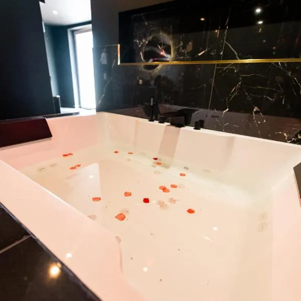 Suite D&S Luxury Room，位于菲尔米尼的酒店