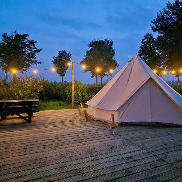 Glamping Zeeland Bell tent，位于Hengstdijk的酒店