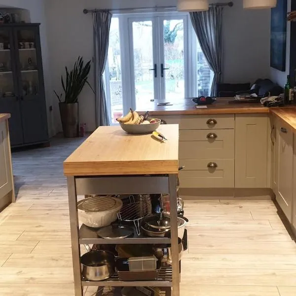 Spacious 4 bed house 10 min from Silverstone，位于Helmdon的酒店