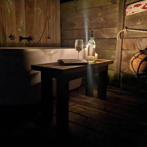 Salty Devil's Rest - Coastal Wilderness Shack，位于Arthur River的酒店