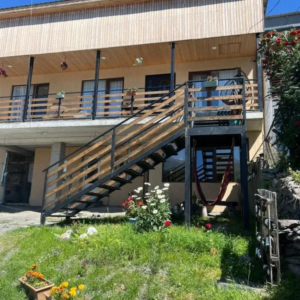 Guesthouse Relax in Kazbegi，位于卡兹贝吉的酒店
