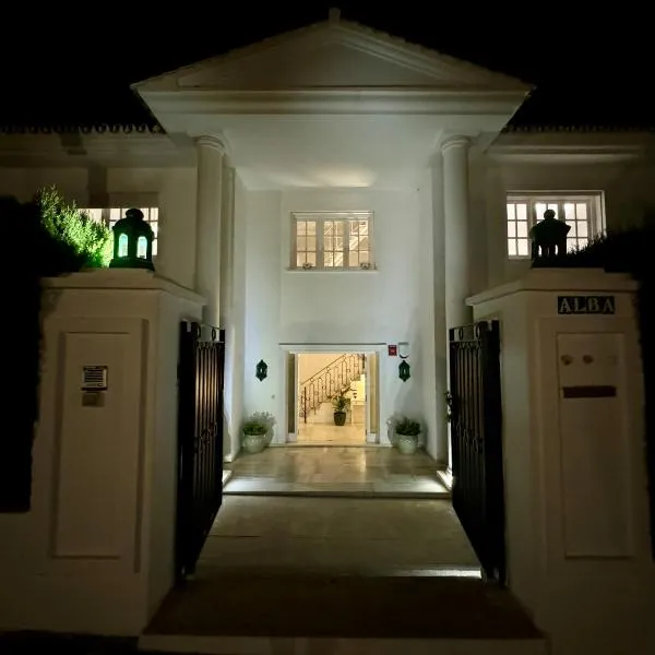 Aurora Boutique House - Only Adults，位于马贝拉的酒店