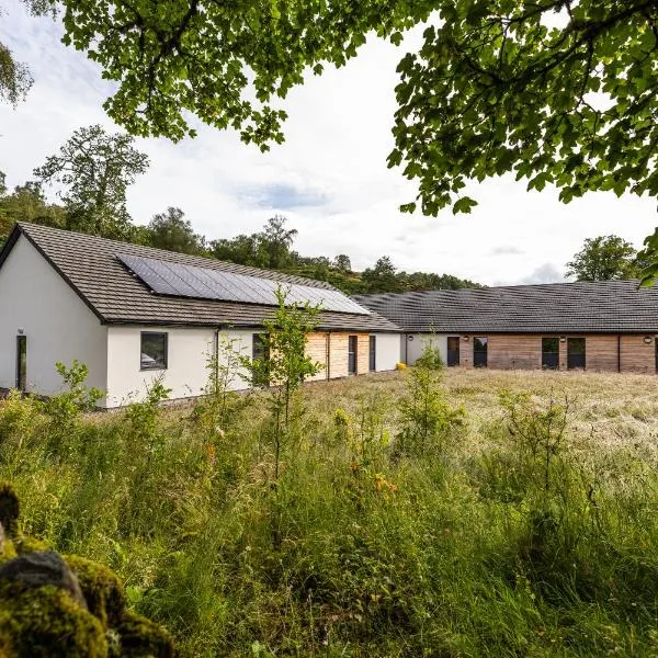 An Spiris Accommodation at Dundreggan Rewilding Centre，位于当德拉甘的酒店