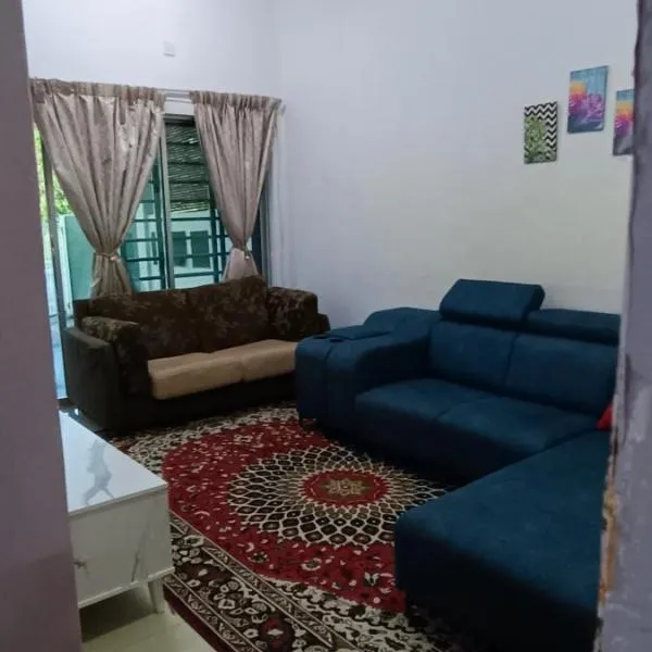 Homestay Lestari KLIA，位于雪邦的酒店