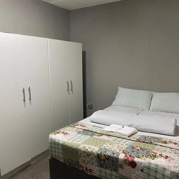 Contractors Accommodation at pio guest house，位于梅富根的酒店