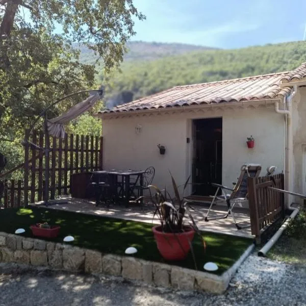 Joli studio entre mer et montagne proche de Nice，位于Bouyon的酒店