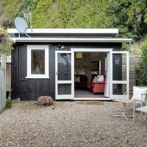 Tiny Home Big Vibes in Central Napier，位于纳皮尔的酒店