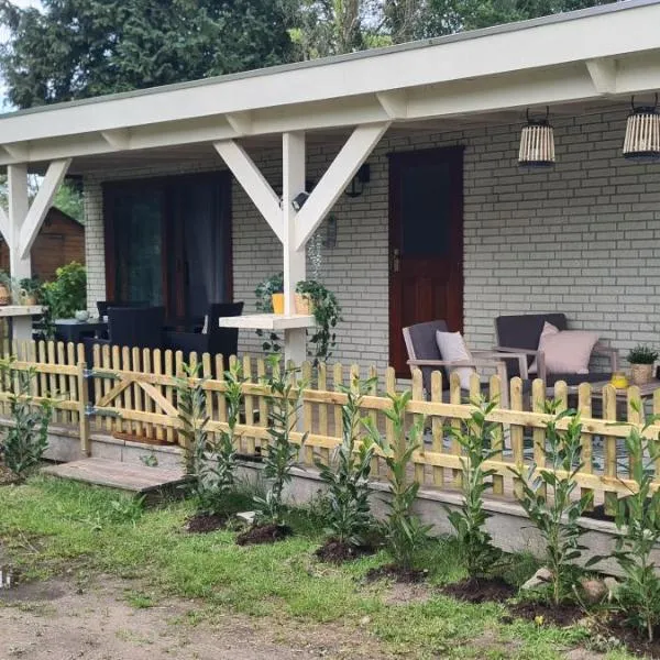 Casa Chill, fijn, vrijstaand chalet bij bos，位于安卢的酒店