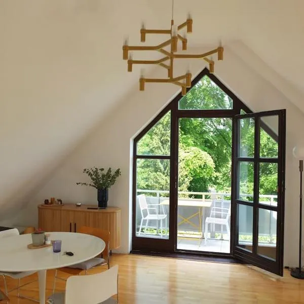 Dachgeschosswohnung Seeblick，位于图青的酒店