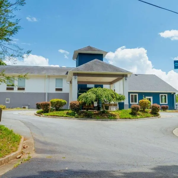 Clarion Pointe-Dillard near Blue Ridge Mountains，位于迪拉德的酒店