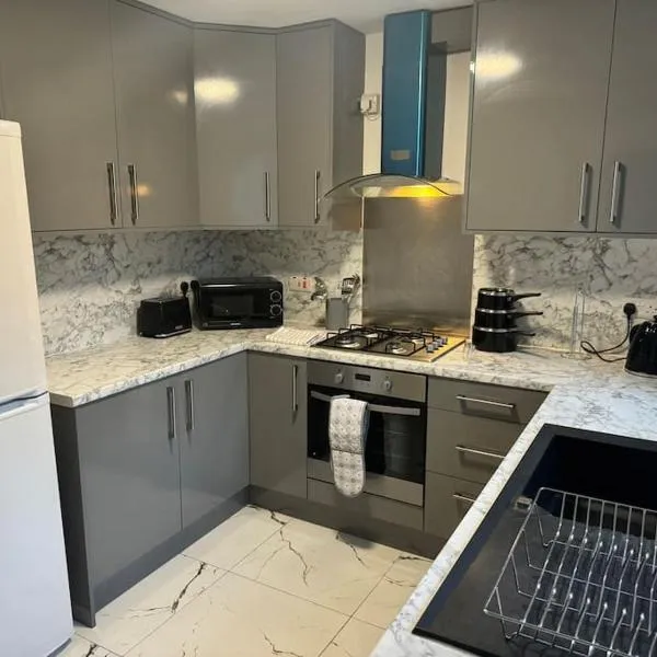 Three bed house in Wolverhampton，位于Bushbury的酒店