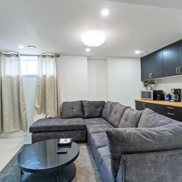 Cozy and Private Basement Suite with All Amenities，位于Carleton Place的酒店
