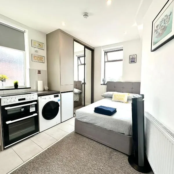 Unique Modern, Private Apartment,15 Mins To Central London，位于亨顿的酒店