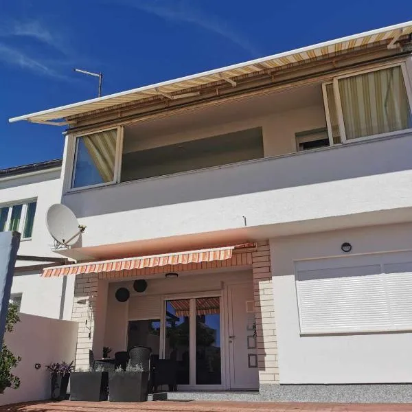 Guesthouse NADIA，位于塞尼的酒店