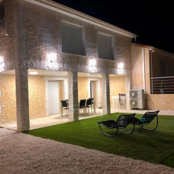 Gîte Ô Pallinois Proche du Futuroscope de Poitiers，位于Boussais的酒店
