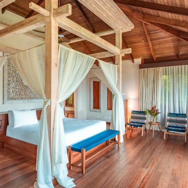 La Coralina Island House，位于博卡斯德尔托罗的酒店