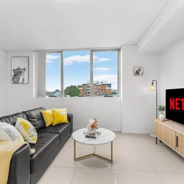 Sunshine home in Canterbury near to Campsie，位于悉尼的酒店