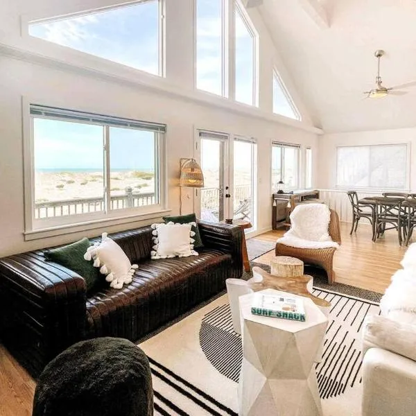 Dune Haus - Oceanfront w Hot Tub, Private Beach，位于Salvo的酒店