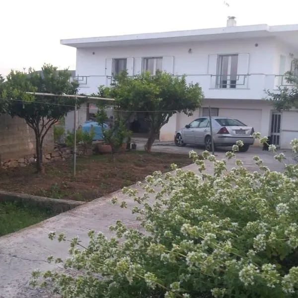 Christos House，位于Zárakes的酒店