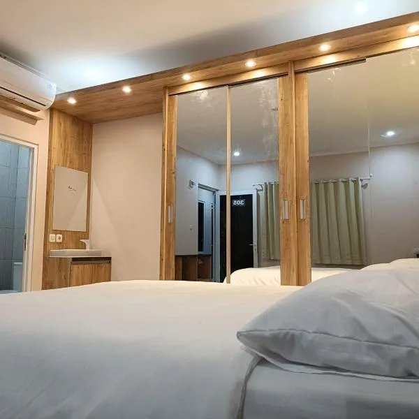 Karana Guesthouse Syariah Bandung & Luang Cafe，位于万隆的酒店