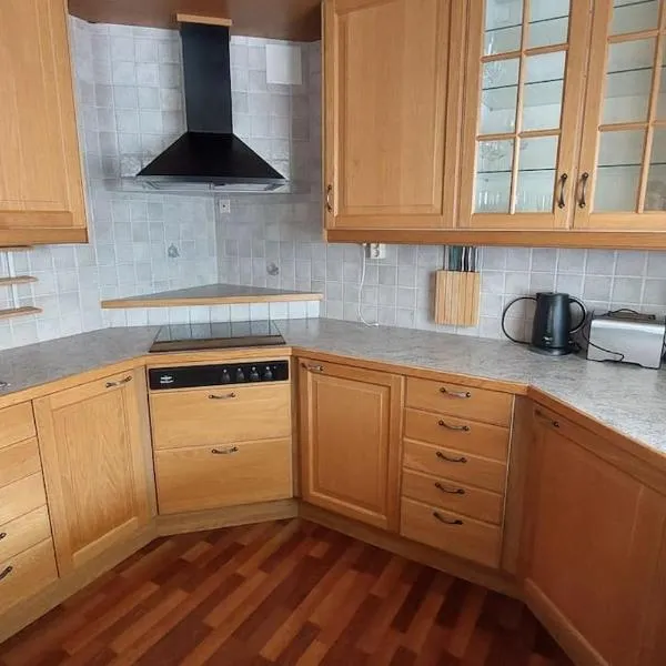 Spacious three room apartment with a large kitchen and bathroom，位于吕勒奥的酒店