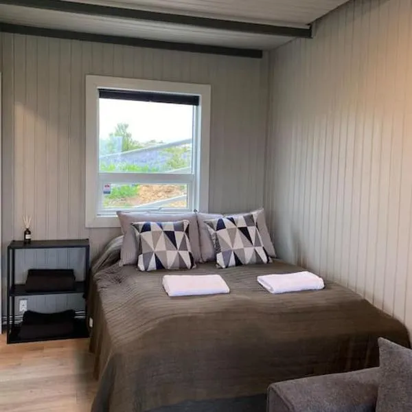 Bright cabin close to RVK with a Hot Tub，位于莫斯费德斯拜尔的酒店