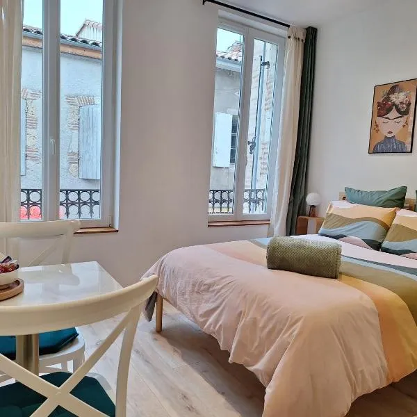 Chambre FRIDA avec salle d'eau privée，位于阿让的酒店