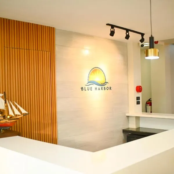 Blue Harbor Hotel，位于Calapan的酒店